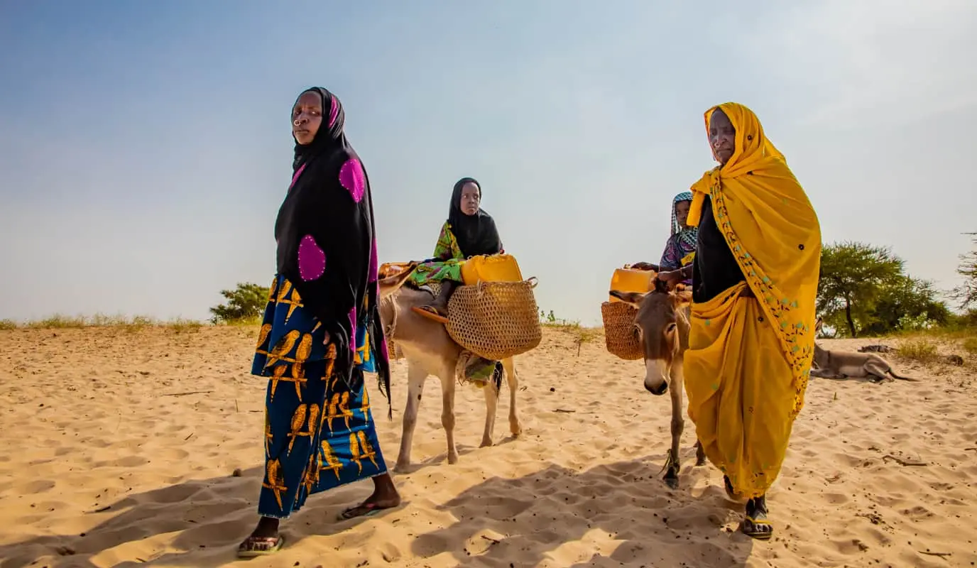 Women in Chad travel a long distance to gather water.