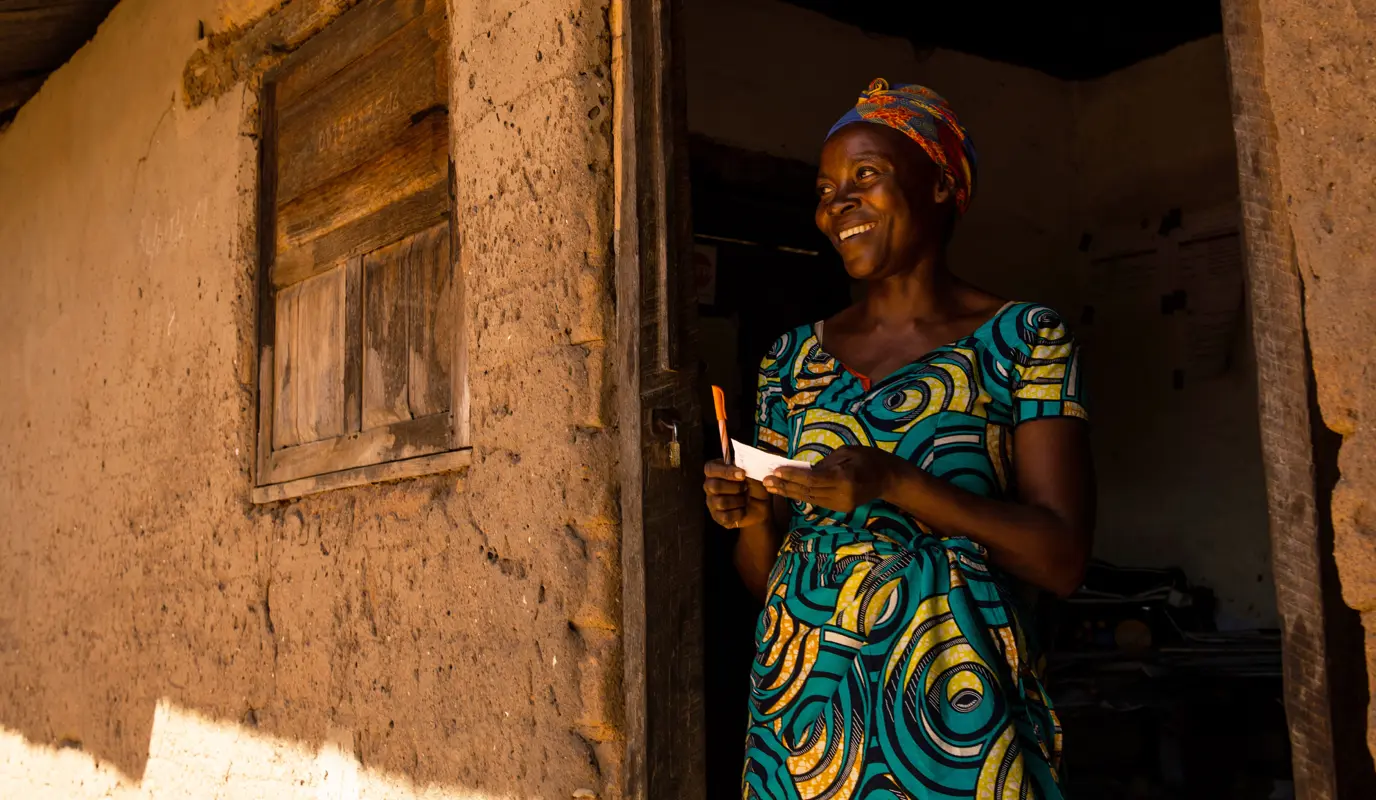 Nurse Leonie Kamono, 37, at Kiambi Heath centre, Manono Territory. (Photo: Hugh Kinsella Cunningham/Concern Worldwide)