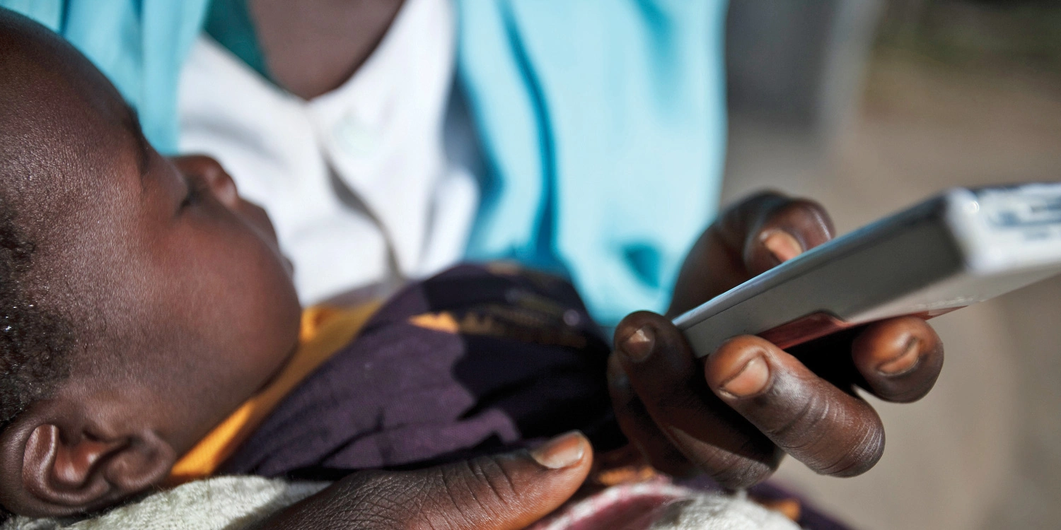 Esnat calls a local hospital about her baby’s fever, Katsocheka Village, Lilongwe District, Malawi