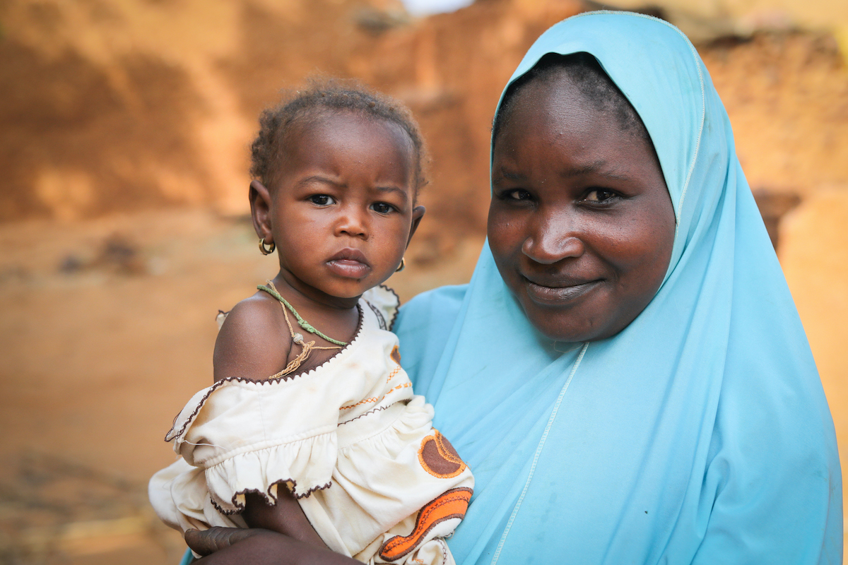 Hadiza Ibrahima and her daughter Nana, who has been on the Concern-supported nutrition programme for severe acute malnutrition for the past two months. (Photo: Darren Vaughan/Concern Worldwide Worldwide Worldwide)