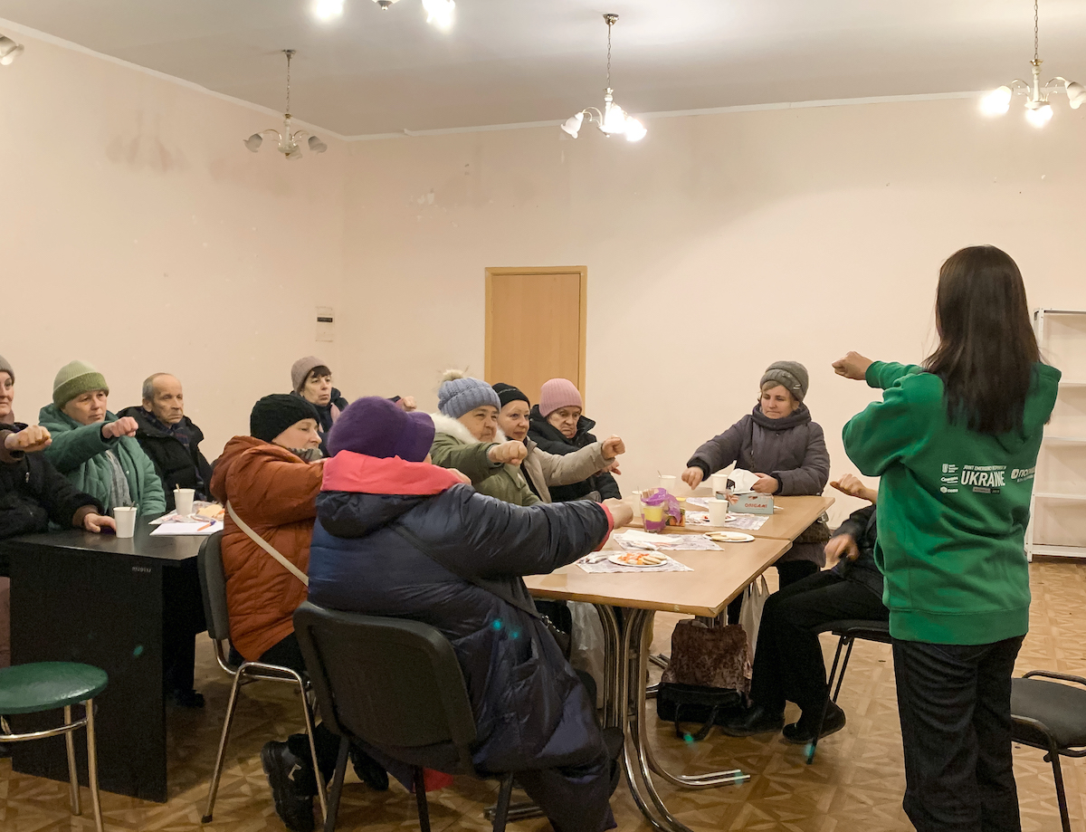 A psychosocial support session for senior citizens in Zaporizhzhia. (Photo: Olivia Giovetti/Concern Worldwide)