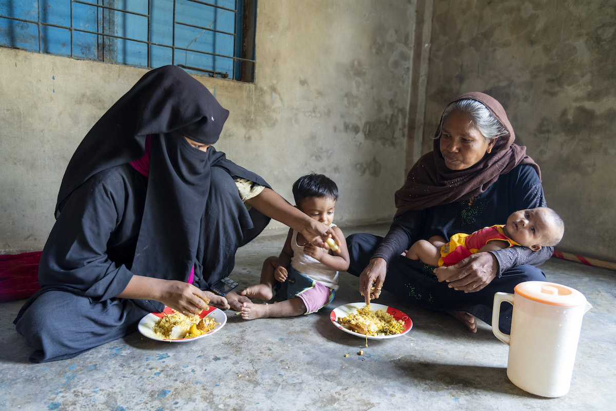 Lutfunnesa (left) along with other patients at a stabilisation centre in Cox’s Bazar following Cyclone Mocha in 2023. (Photo: Saikat Mojumder/Concern Worldwide)