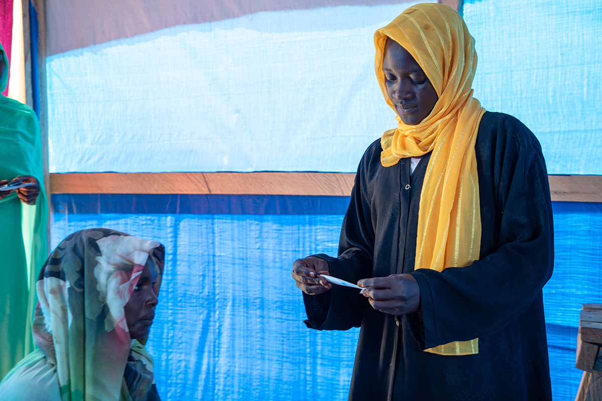 Nayla* (20) at work in the Concern clinic in eastern Chad. (Photo: Eugene Ikua/Concern Worldwide)