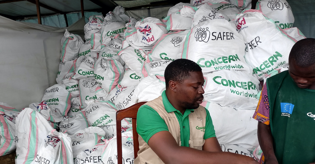 Programme participants receiving emergency aid, they were provided with flour and NFI, hygiene kits in Mokoto. Mokoto is located in Mweso health zone, eighteen kilometres from Kitshanga. (Photo: Concern Worldwide)