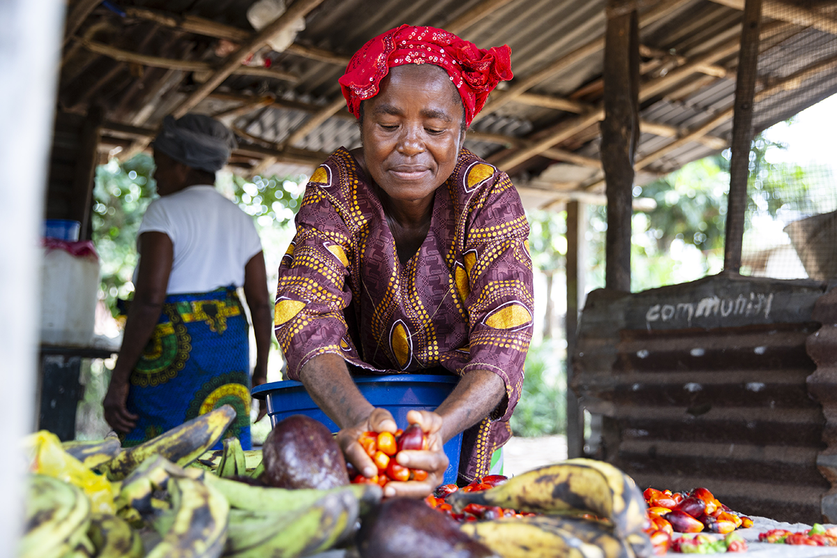 Favor B Tarr, with some of the produce from her vegetable farm at Kaytor Town, Grand Bassa, Liberia. The community is being supported by Concern in an integrated program called IFANCI, funded by the LDSCC. (Photo: Kieran McConville/Concern Worldwide)