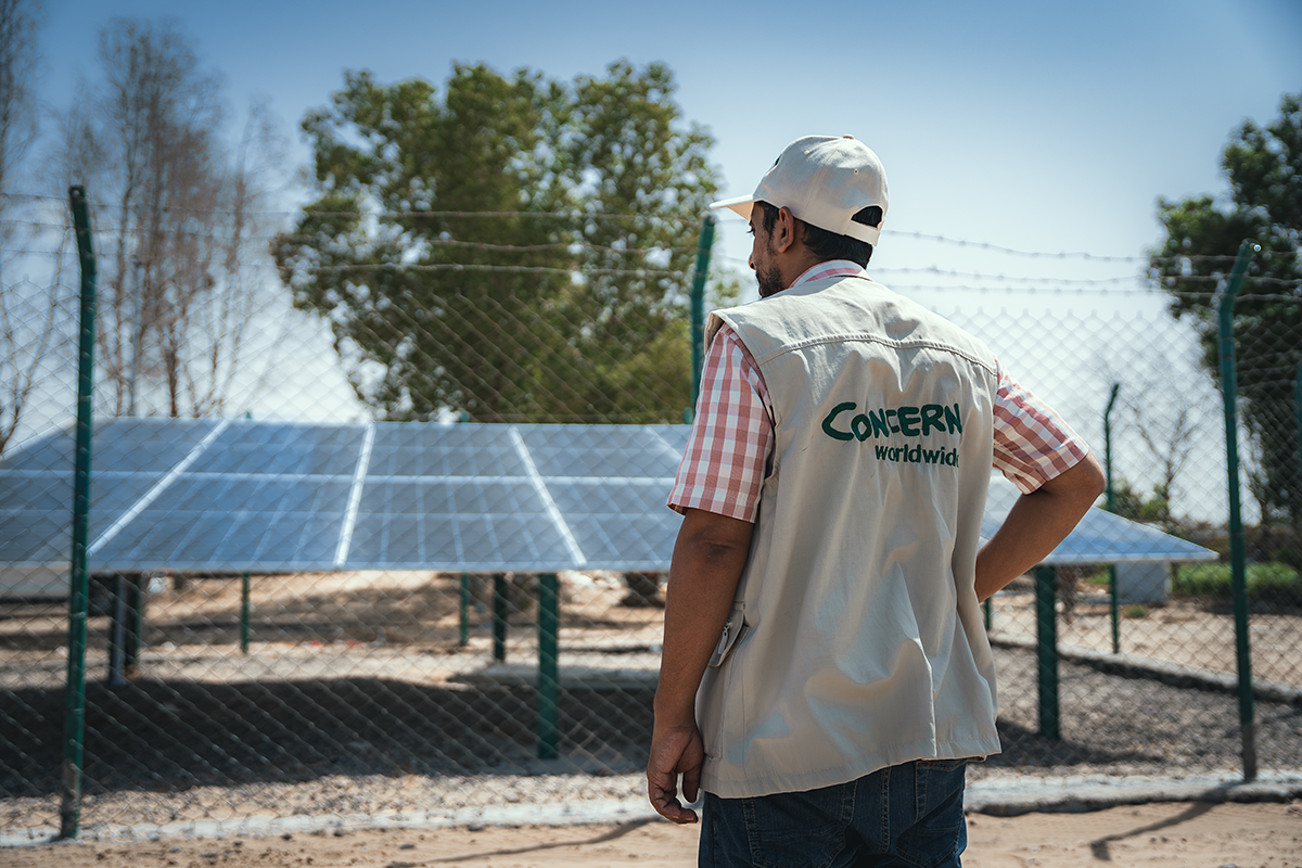 Concern Yemen’s WASH Officer in Al-Salam IDP site checks the solar panel installed on a water well. (Photo: Ammar Khalaf/Concern Worldwide)