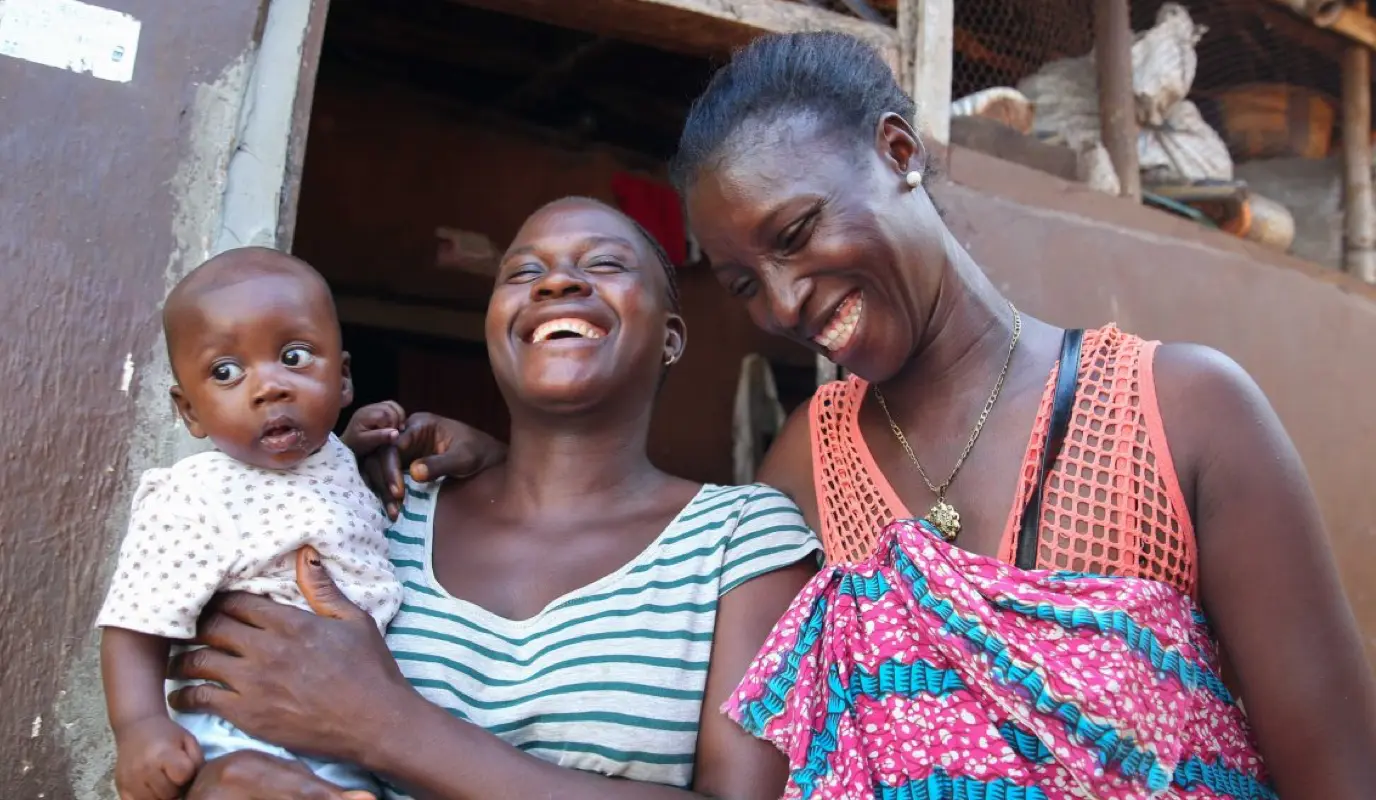 Woman and her 4 month old son meet with Al Pikin fo Liv Peer Supervisor.