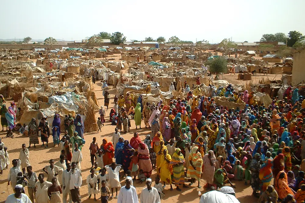 A Concern worldwide distribution in West Darfur in 2004