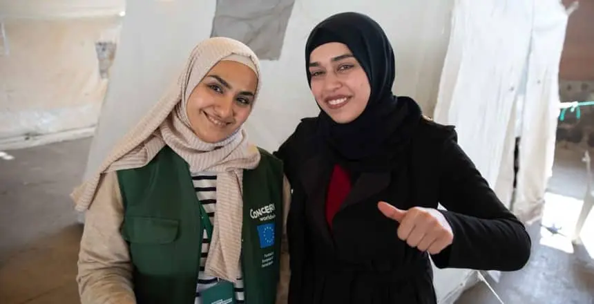 Concern Worldwide staff member with a woman affected by the 2023 Turkey earthquake