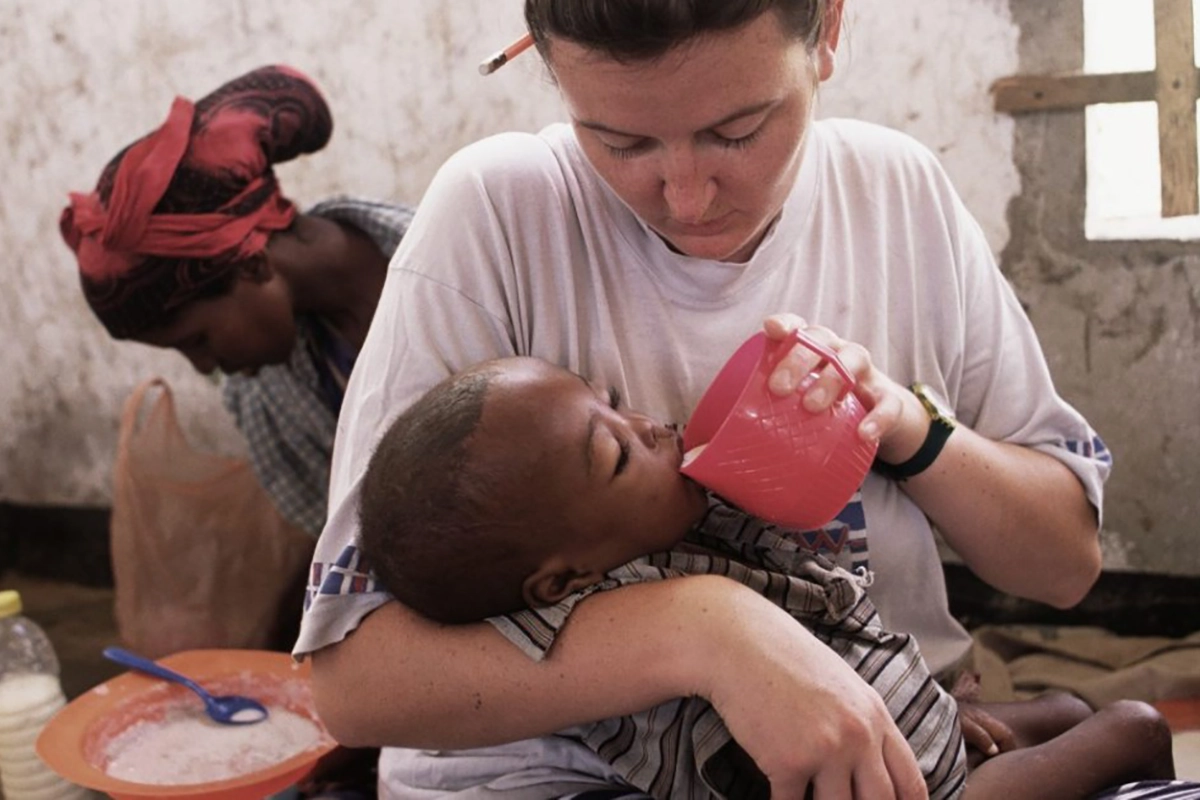 Concern nurse Valerie Place at a therapeutic feeding center (TFC) in Somalia, 1993. (Photo: Marianne Barcellona)