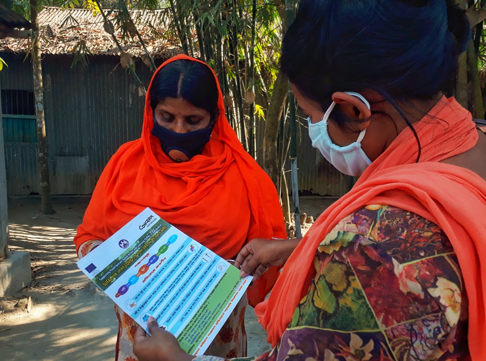 Team members and volunteers of Concern Bangladesh distribute COVID-19 leaflets to project participants in Upazila. For many community members, it was the first informational material they received. Some leaflets were also distributed to the local mosques to disseminate messages by using the mosque microphone during calls to prayer. (Photo: Md. Mohidul Hasan/ Concern Worldwide)