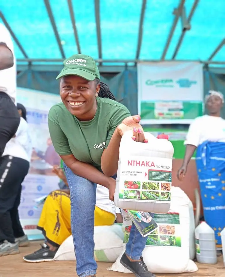 Women feeding the biodigester