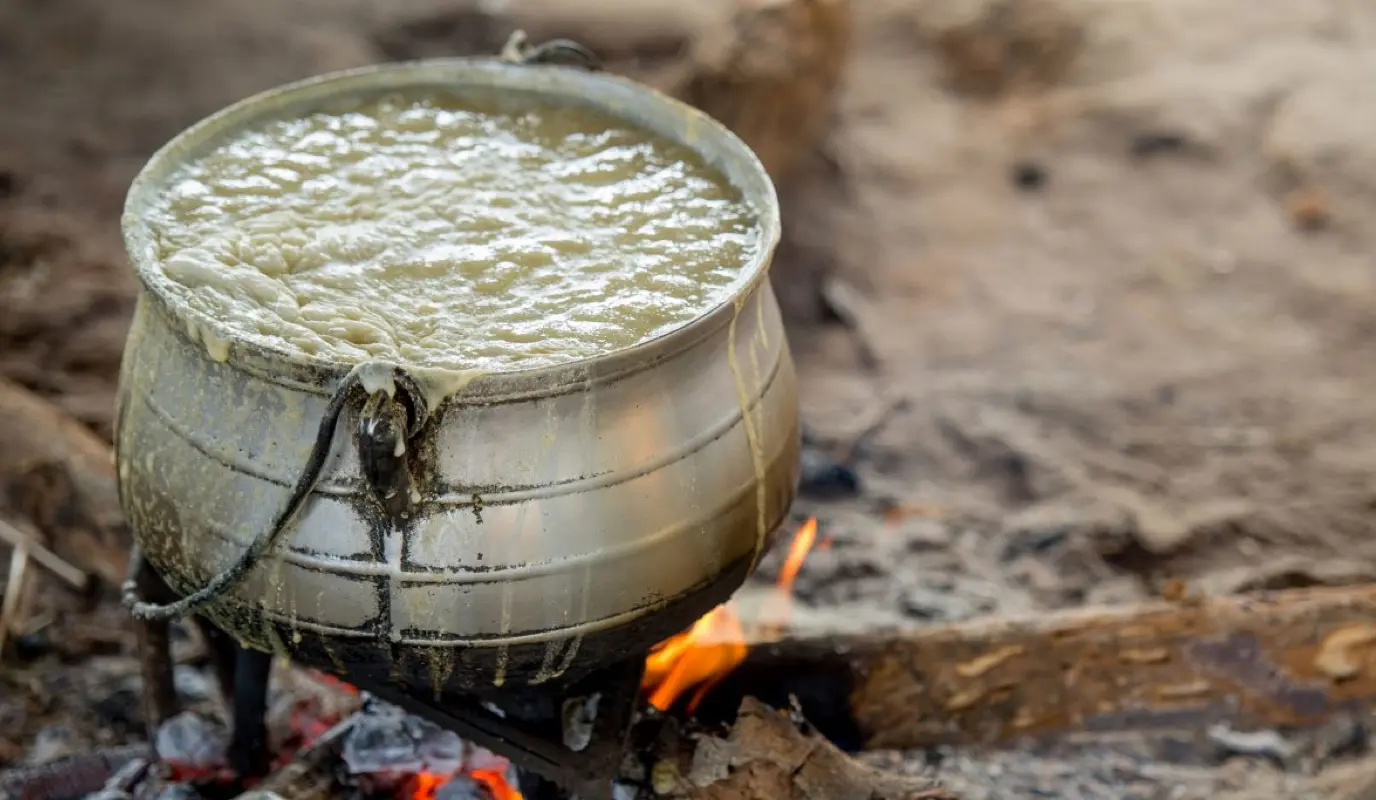 Nshima cooking